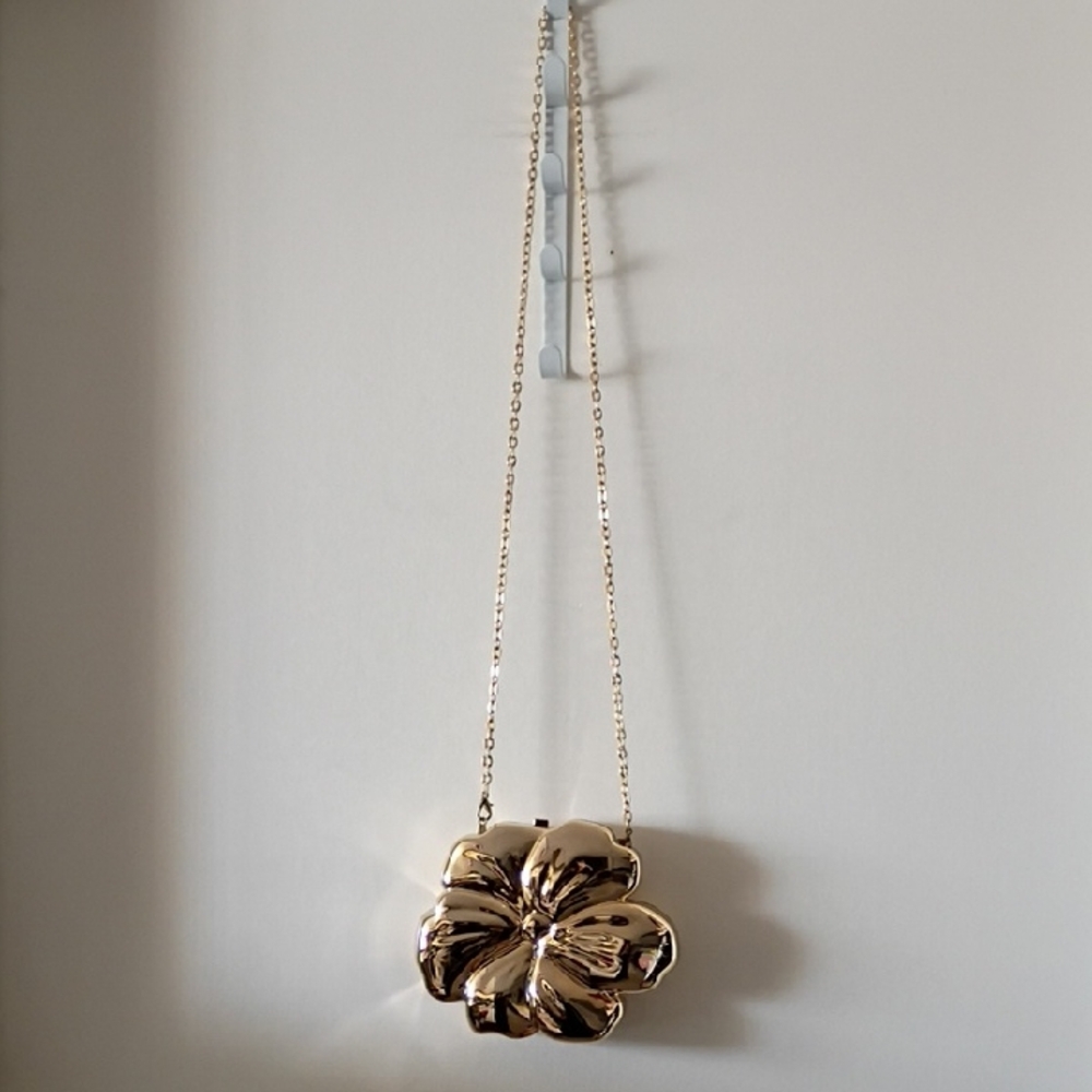 Gold Floral Chain Bag